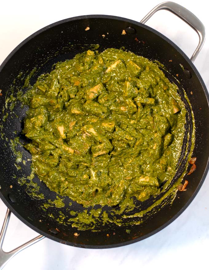 Top view of a large pan with the Chicken Spinach Curry.