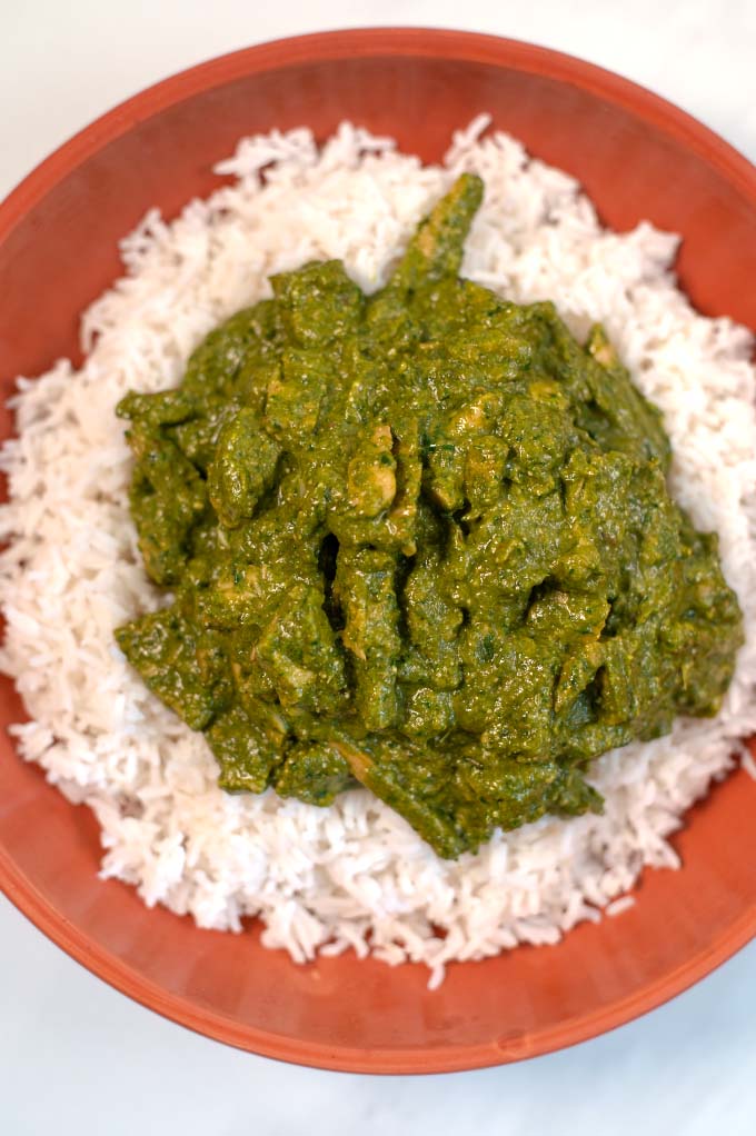 A serving of Spinach Chicken Curry with white rice.