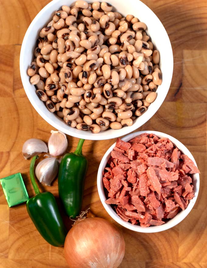 Ingredients needed to make Southern Black-Eyed Peas.