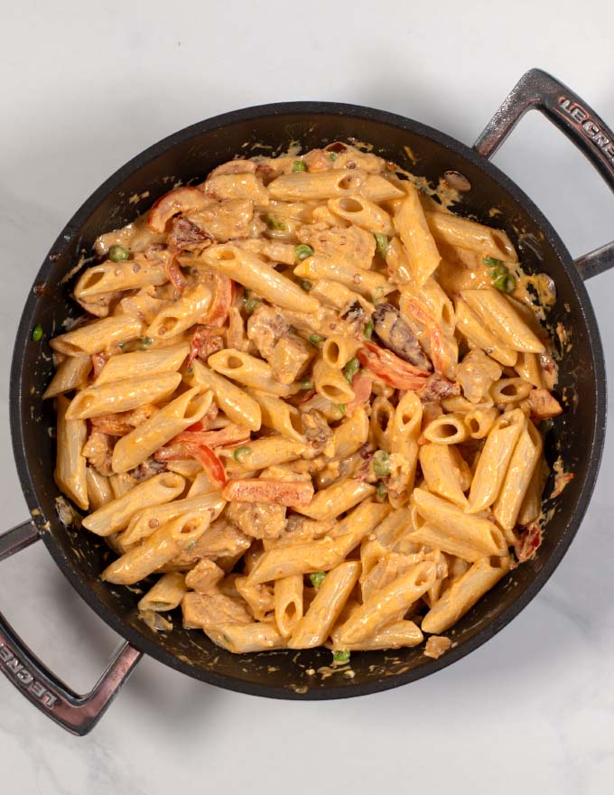 Top view of a pan with Chicken Chipotle Pasta.