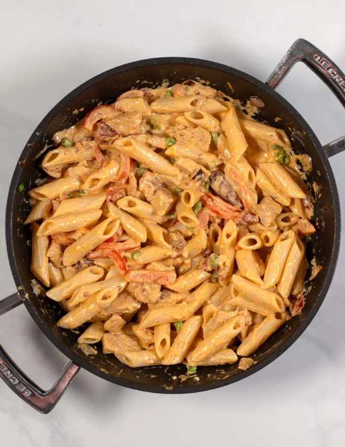 Top view of a pan with Chicken Chipotle Pasta.