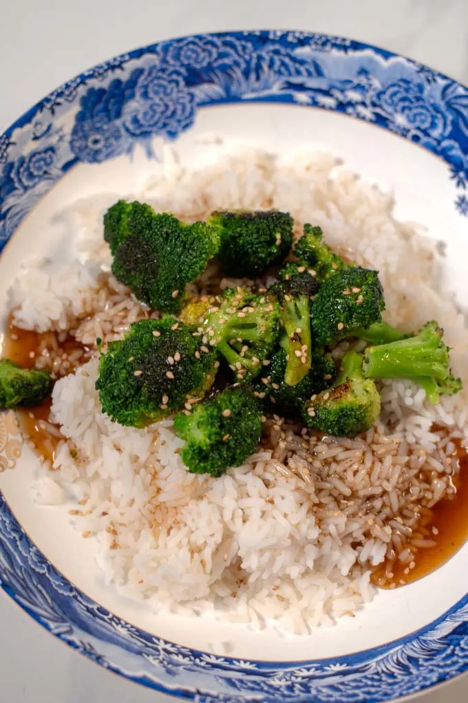 Sesame seeds are used to garnish a serving.