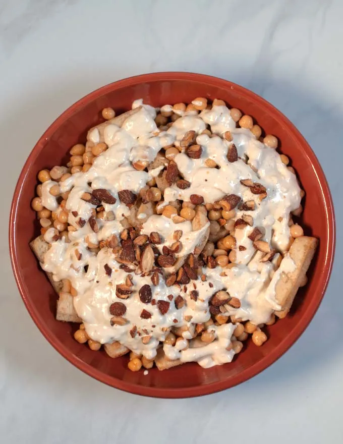 Crushed almonds are topping the Fatteh.