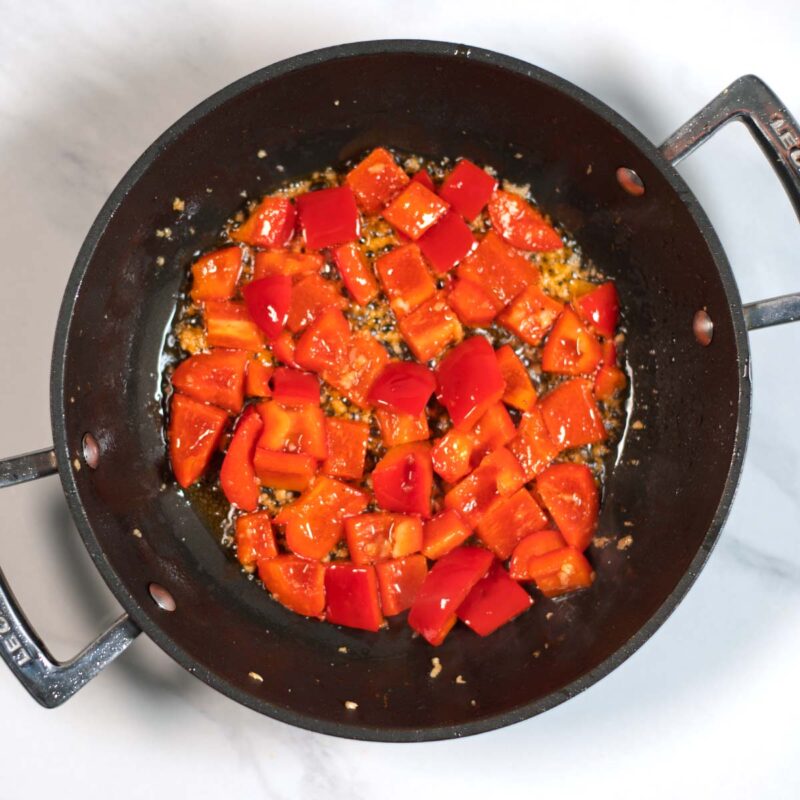 Bell pepper and garlic are roasted in oil.