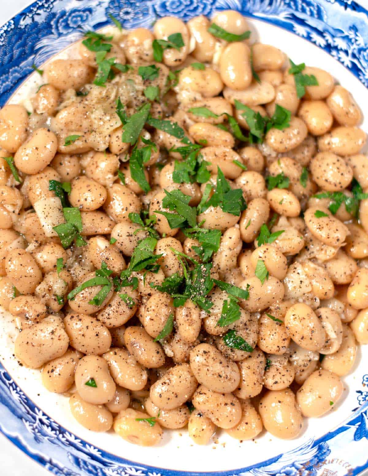 Fresh parsley garnishes Cacio e Pepe Beans.