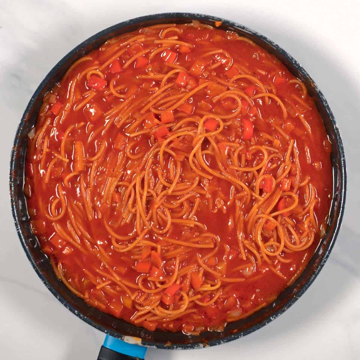 Cooked-in-sauce pasta for the Dirty Spaghetti.