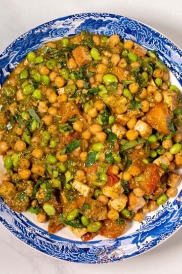 A serving of Pesto Chickpeas on a large plate.