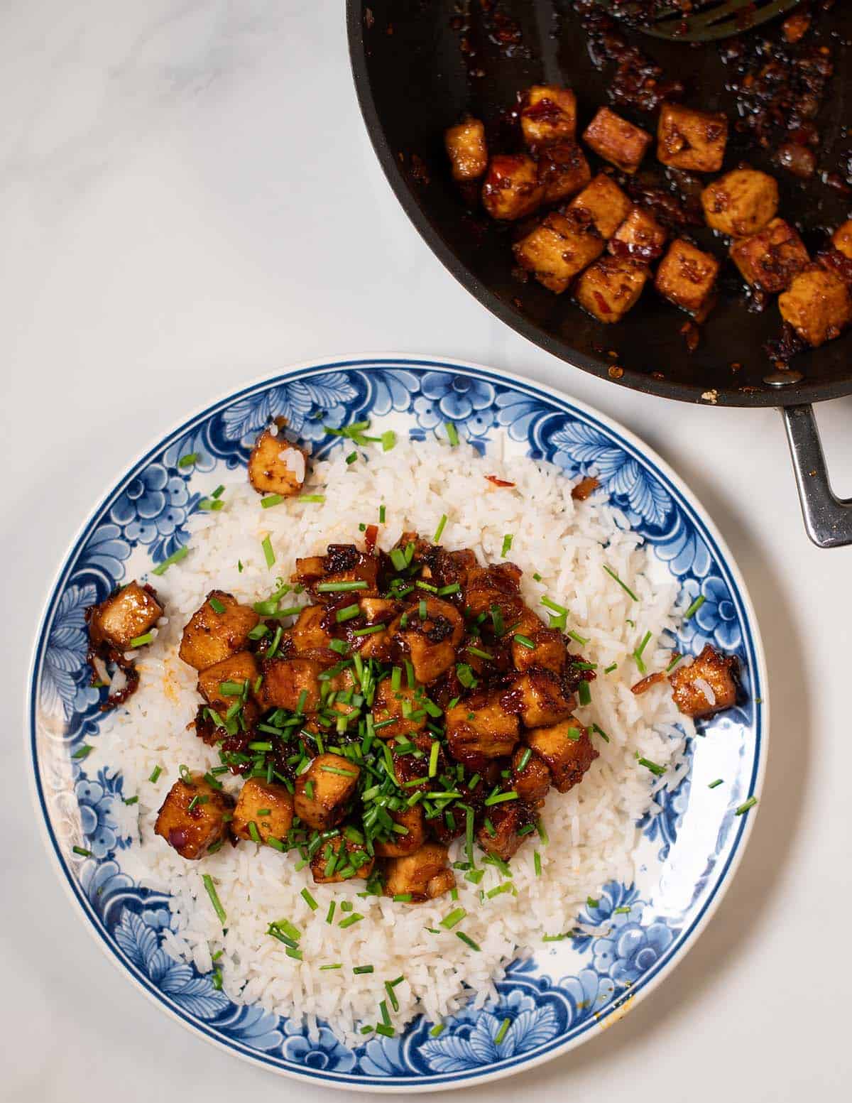 A serving of Chipotle Tofu with whote rice.