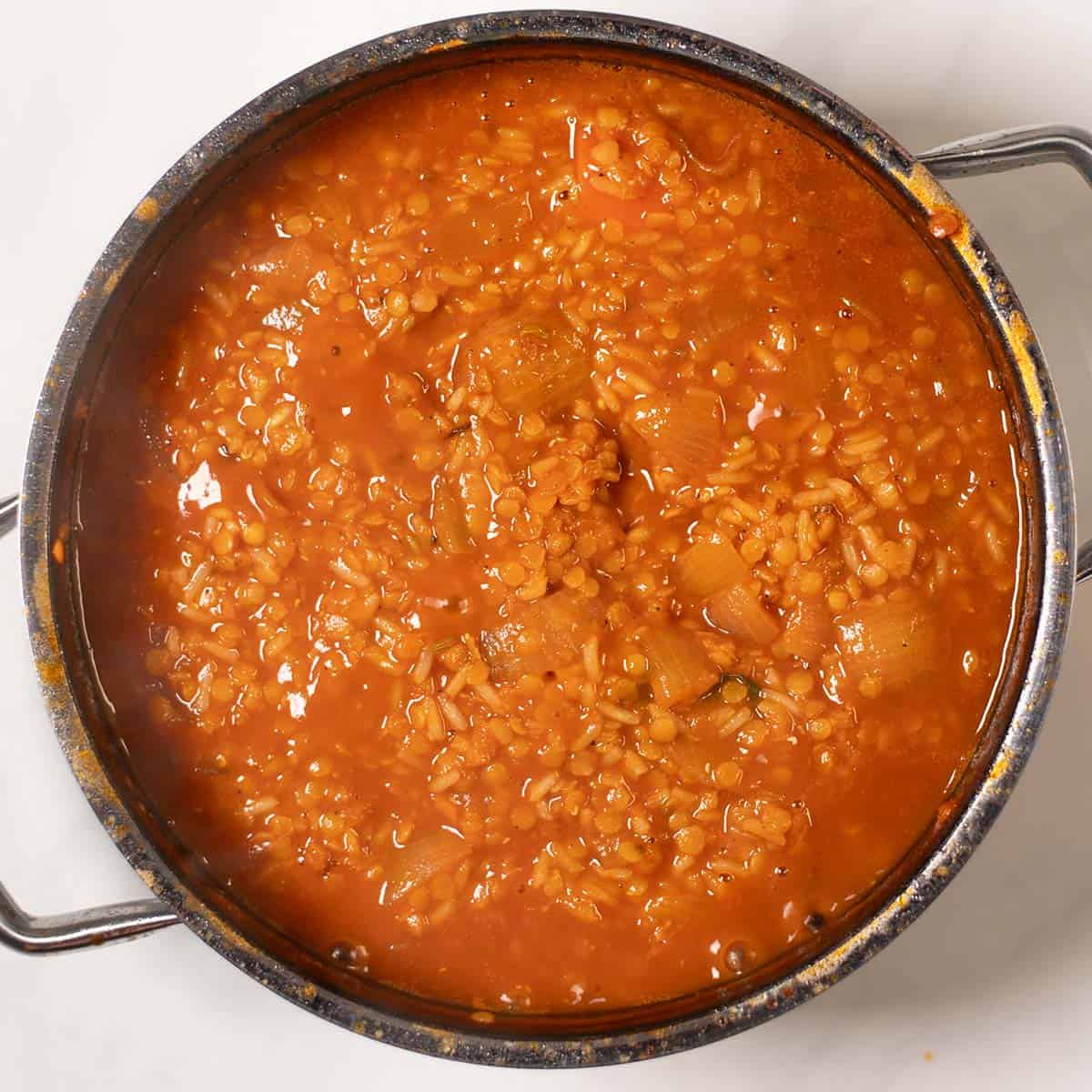 Top view of the Lebanese Lentil Soup before blending.