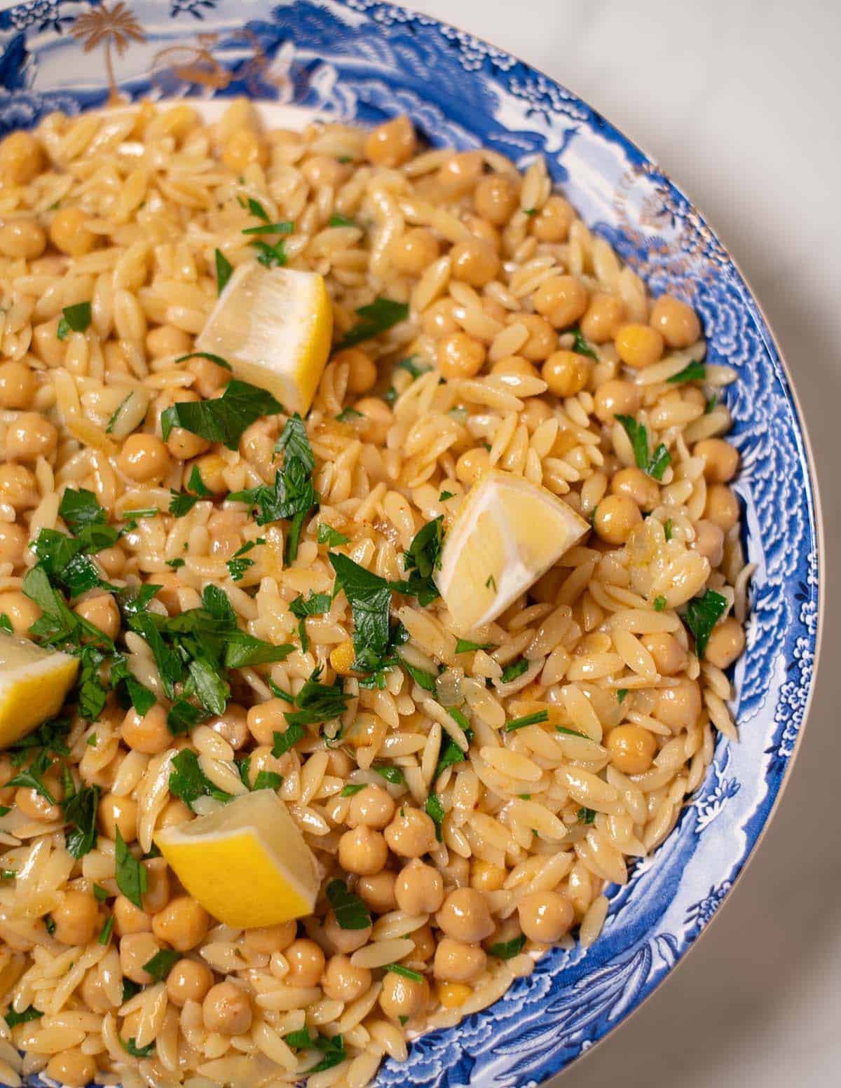 Fresh parslet is used as extra garnish.