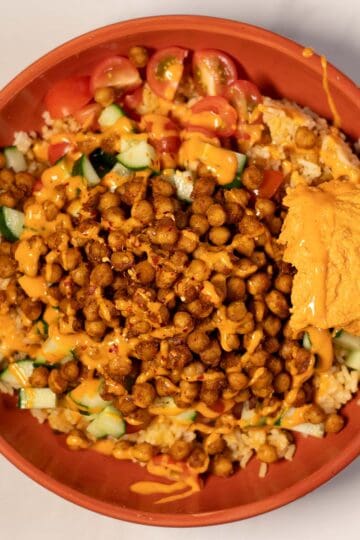Vibrant chickpea shawarma bowl with vegetables and hummus.